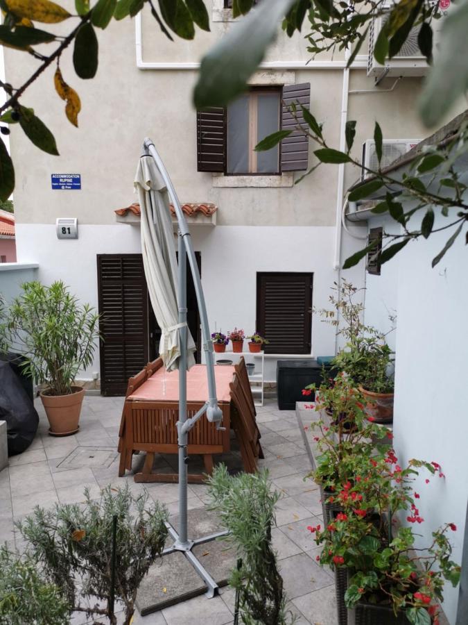 Guest House Accommodation Rupine Premantura Extérieur photo