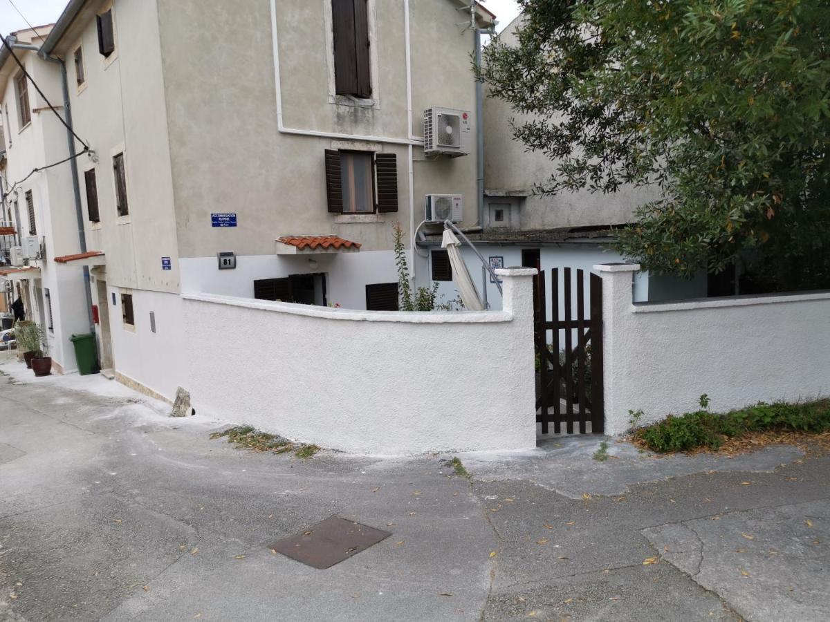 Guest House Accommodation Rupine Premantura Extérieur photo